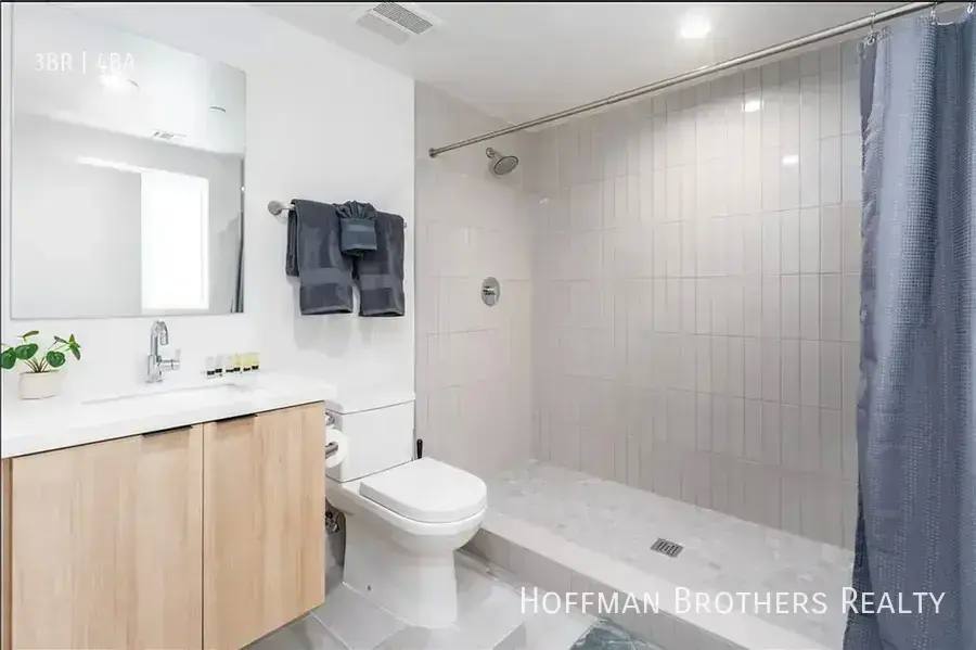 Townhouse for rent at 216 N Coronado St #216, Los Angeles, CA 90026
