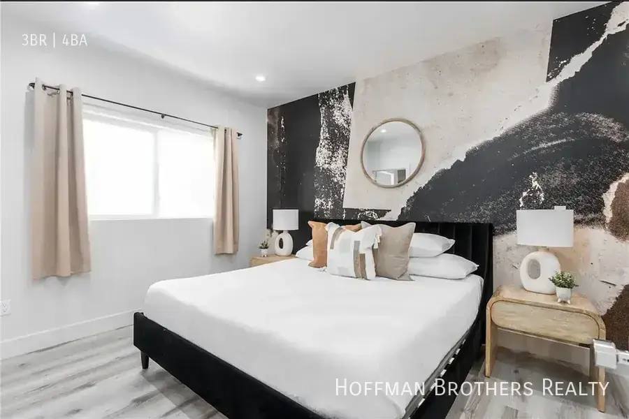 Townhouse for rent at 216 N Coronado St #216, Los Angeles, CA 90026