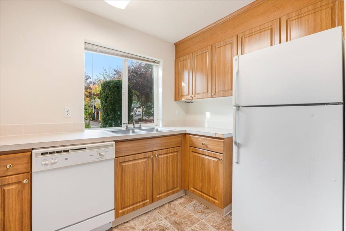 Apartment for rent at 14201-14205 E Burnside, Portland, OR 97233
