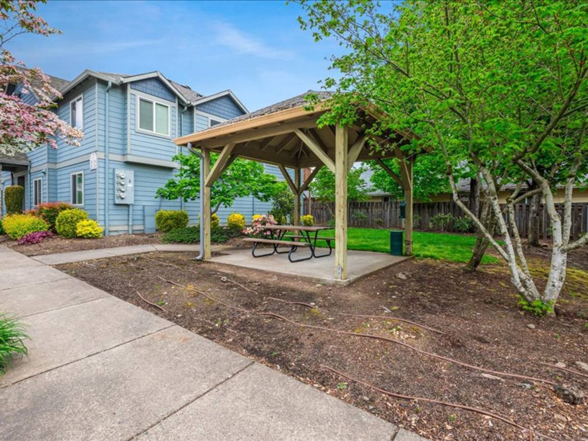 Apartment for rent at 14201-14205 E Burnside, Portland, OR 97233