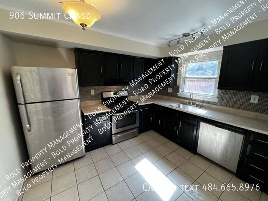 House for rent at 906 Summit Chase, Reading, PA 19611