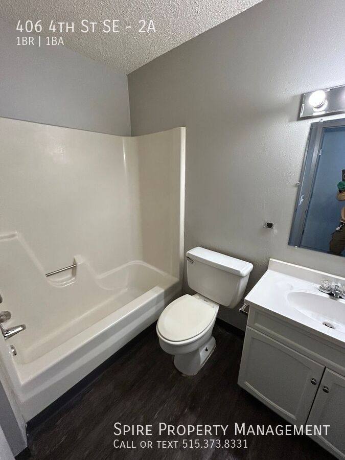 Apartment for rent at 406 4th St SE #2A, State Center, IA 50247