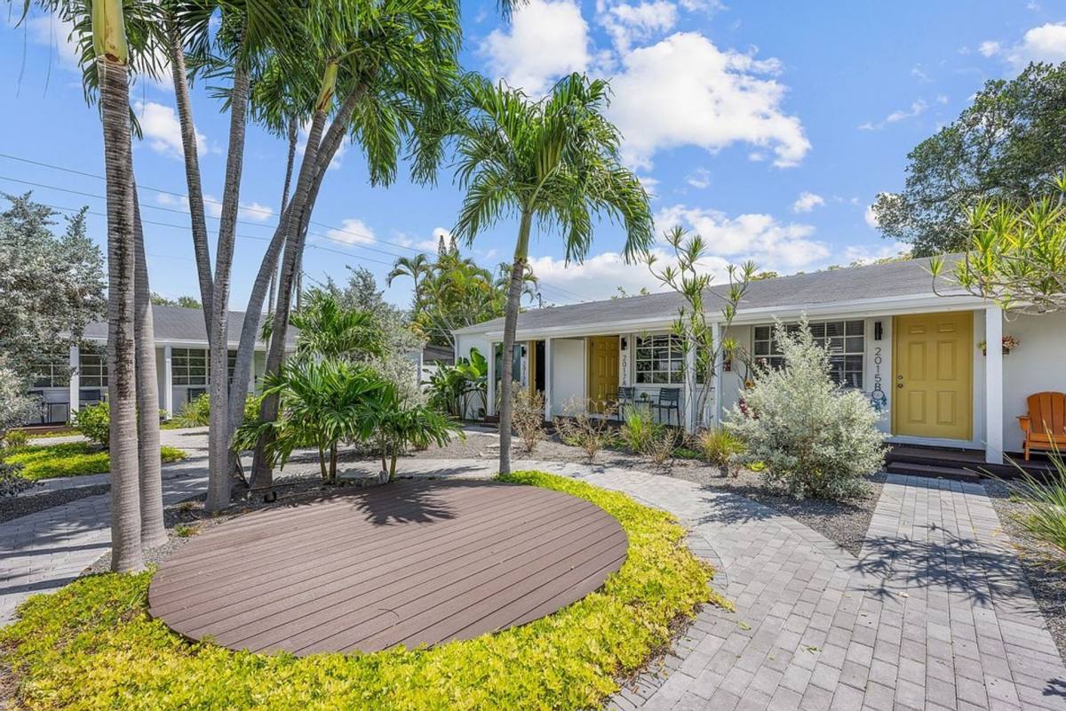Apartment for rent at 2021 Plunkett St, Hollywood, FL 33020