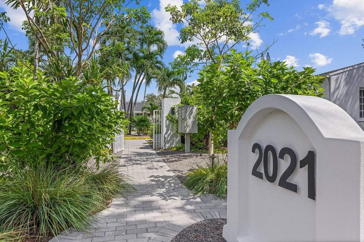 Apartment for rent at 2021 Plunkett St, Hollywood, FL 33020