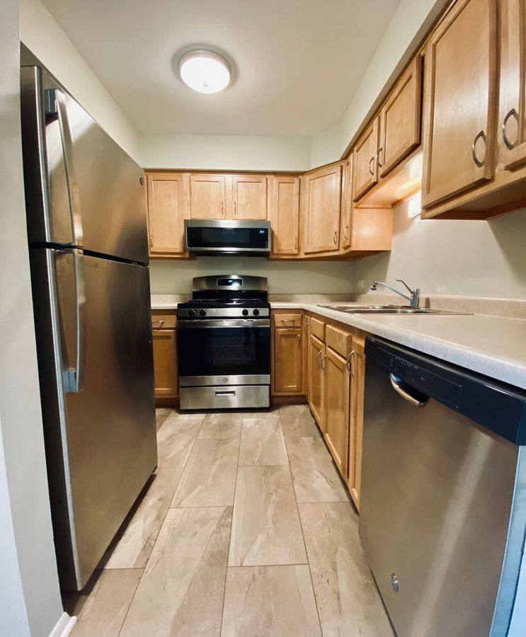 Apartment for rent at 162 Walton St #R, Barrington, IL 60010