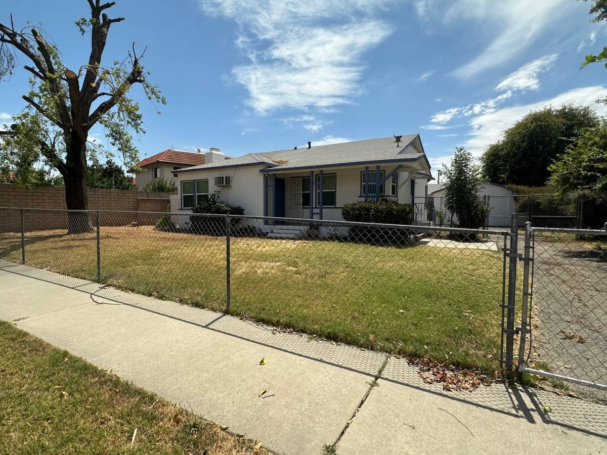 House for rent at 3708 Broadmoor St, Riverside, CA 92503