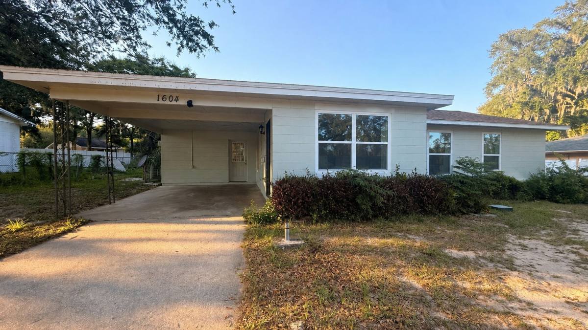 House for rent at 1604 Woodlyn Dr, Leesburg, FL 34748