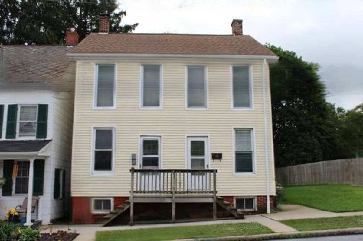House for rent at 28 W Forrest Ave, Shrewsbury, PA 17361