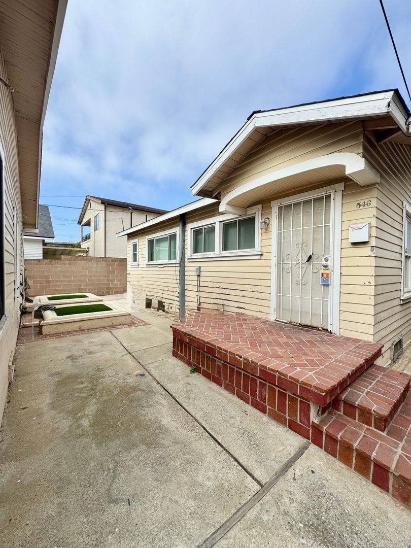 Apartment for rent at 546 - 550 W, San Pedro, CA 90731