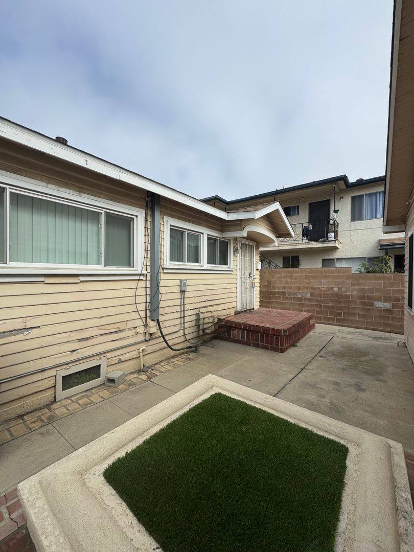 Apartment for rent at 546 - 550 W, San Pedro, CA 90731