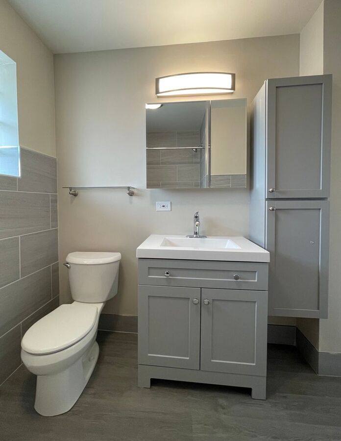 Apartment for rent at 5109 Washington St #B, Downers Grove, IL 60515