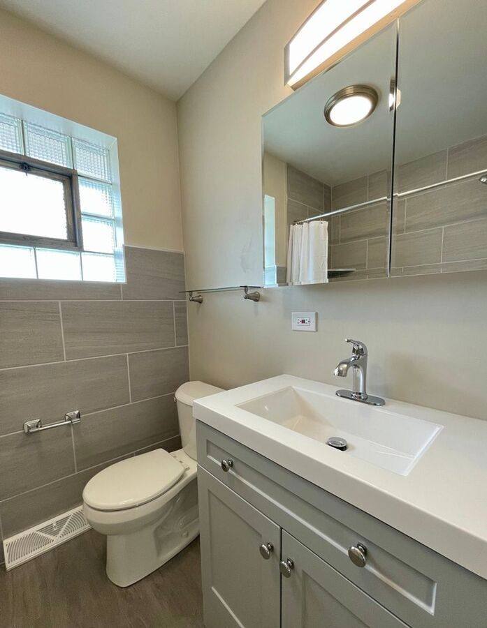 Apartment for rent at 5109 Washington St #B, Downers Grove, IL 60515