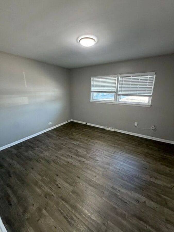 Apartment for rent at 5109 Washington St #B, Downers Grove, IL 60515