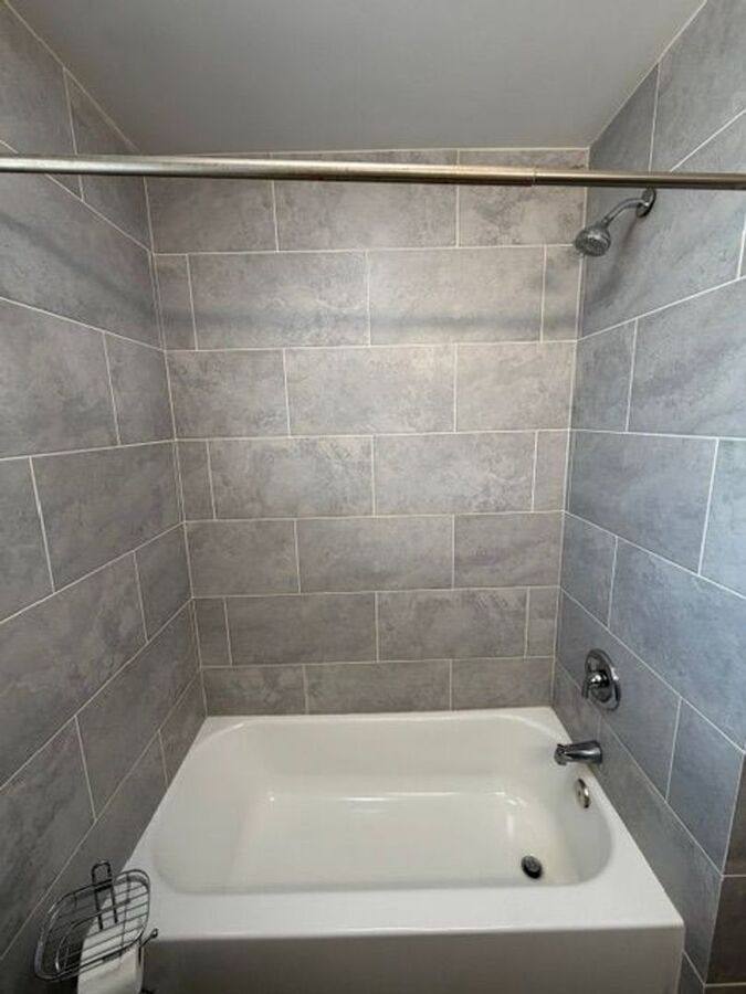 Apartment for rent at 5109 Washington St #B, Downers Grove, IL 60515