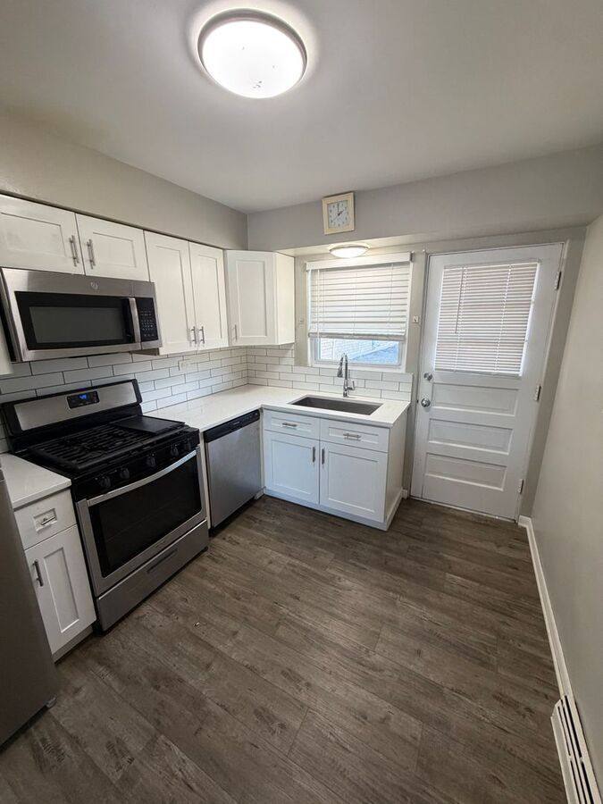 Apartment for rent at 5109 Washington St #B, Downers Grove, IL 60515