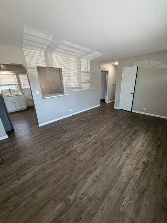 Apartment for rent at 5109 Washington St #B, Downers Grove, IL 60515