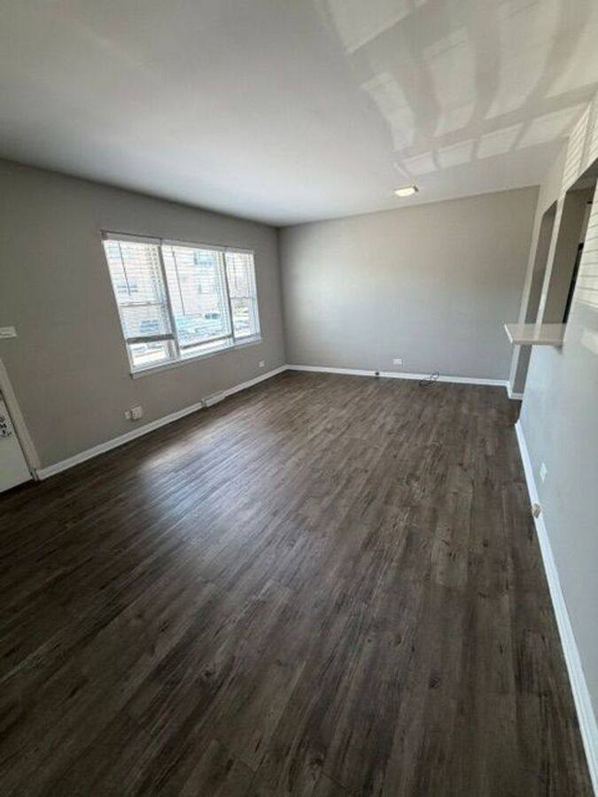 Apartment for rent at 5109 Washington St #B, Downers Grove, IL 60515