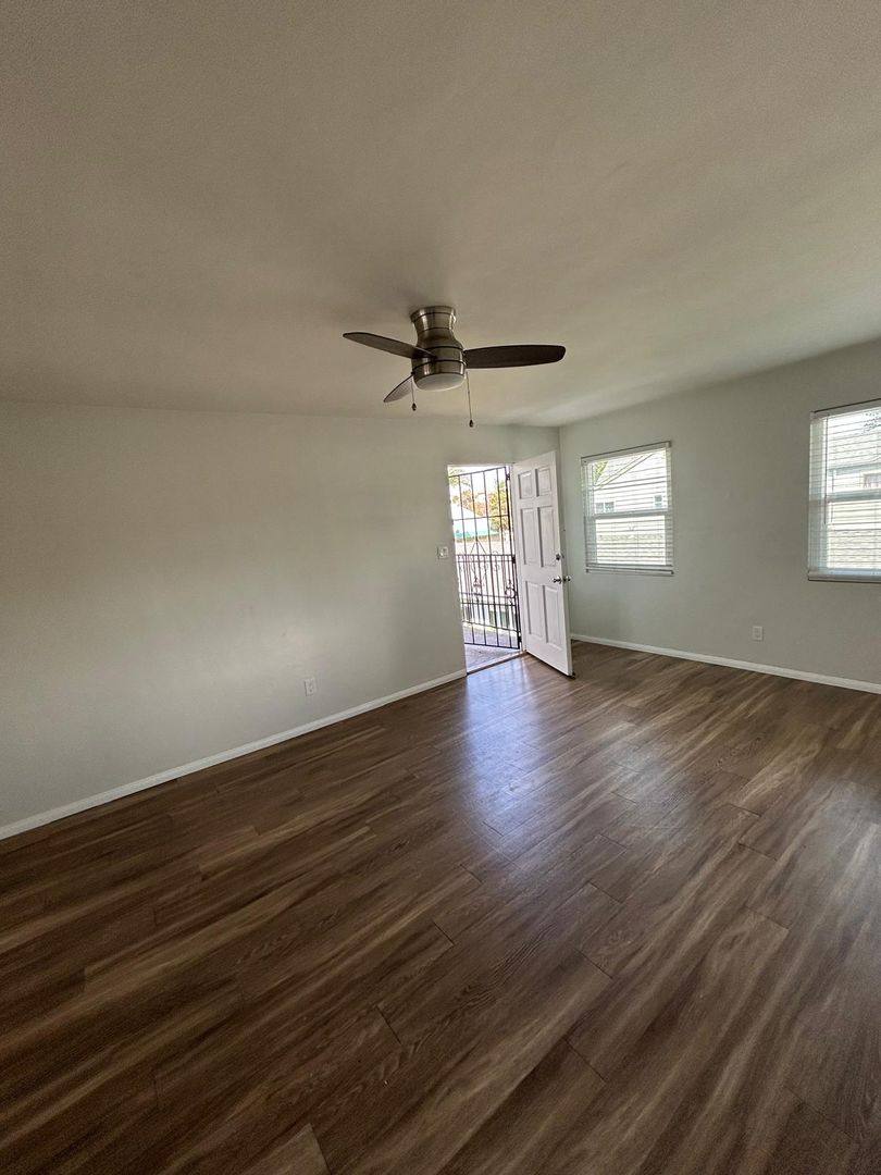 Apartment for rent at 376 - 378 Park Way, Chula Vista, CA 91910