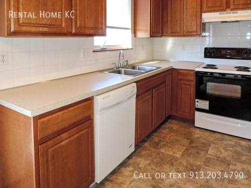 House for rent at 23504 W 73rd Terrace, Lenexa, KS 66227