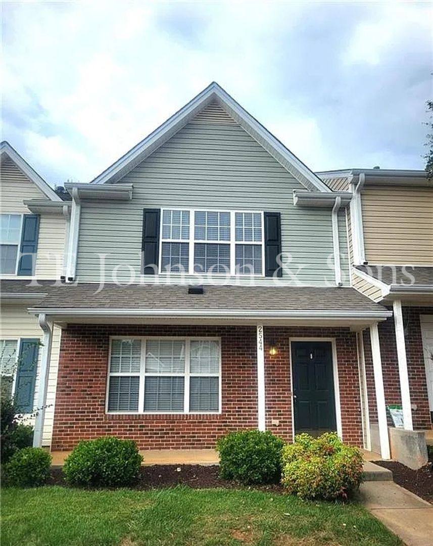 Townhouse for rent at 2544 Halle Ann Circle, Winston Salem, NC 27103