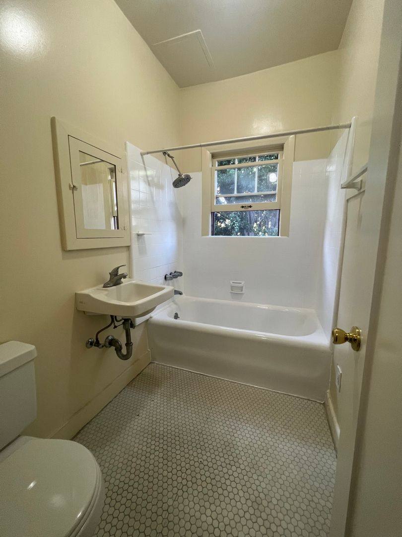 Apartment for rent at 337 W Elk Ave, Glendale, CA 91204