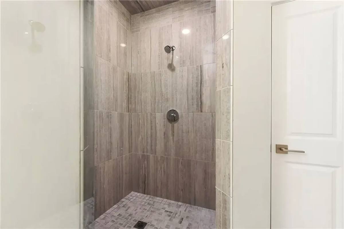 House for rent at 349 Azalea Dr, Venetia, PA 15367