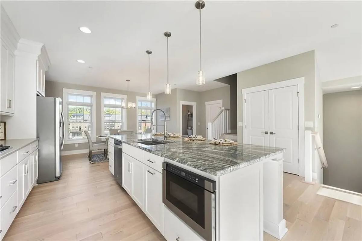 House for rent at 349 Azalea Dr, Venetia, PA 15367