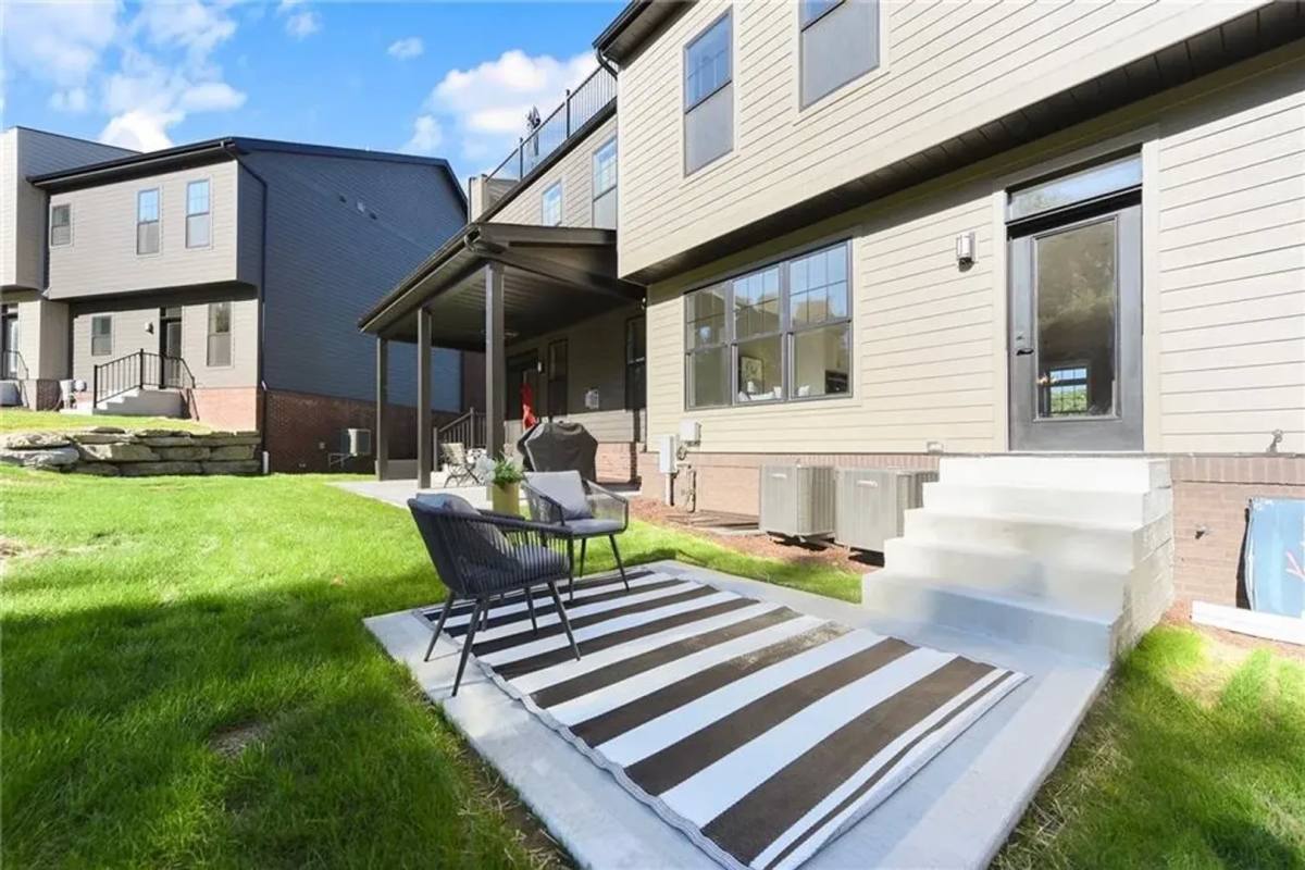 House for rent at 349 Azalea Dr, Venetia, PA 15367