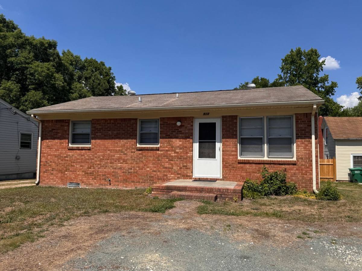 House for rent at 915 Pine Circle Dr, High Point, NC 27265