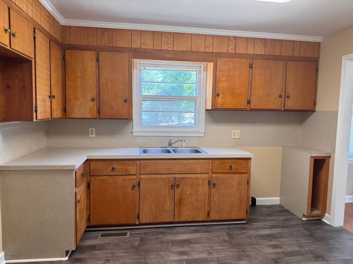 House for rent at 915 Pine Circle Dr, High Point, NC 27265