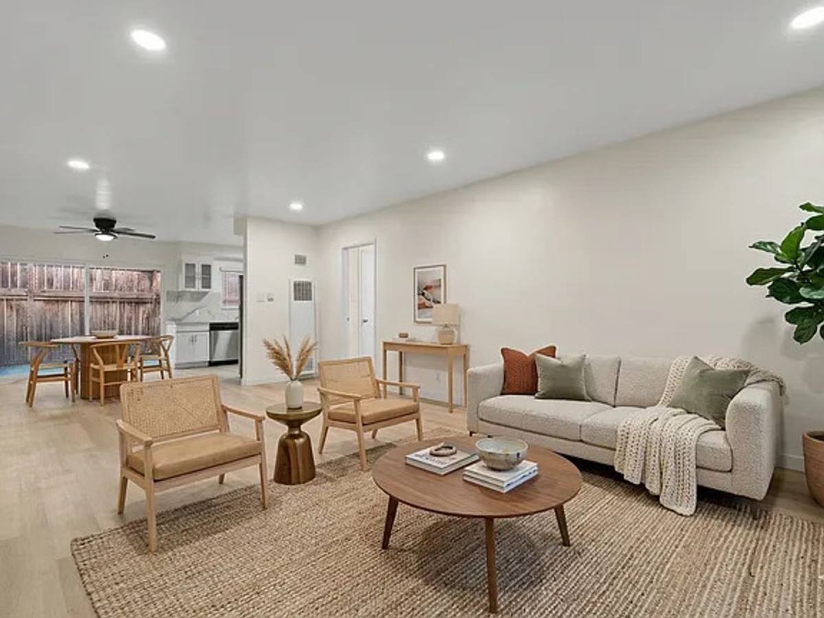Apartment for rent at 7825 W Manchester Ave, Playa Del Rey, CA 90293
