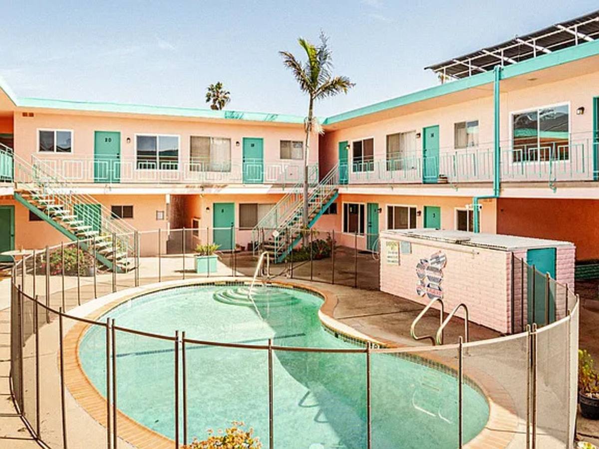 Apartment for rent at 7825 W Manchester Ave, Playa Del Rey, CA 90293