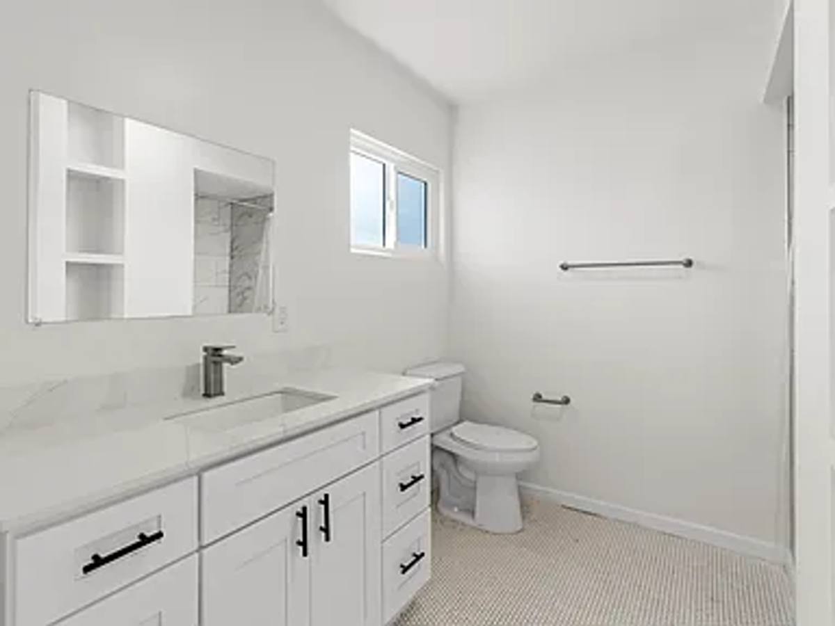 Apartment for rent at 7825 W Manchester Ave, Playa Del Rey, CA 90293