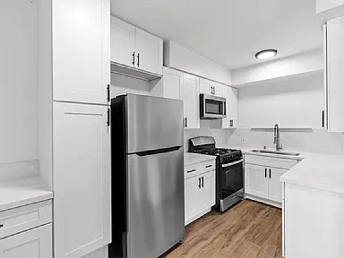 Apartment for rent at 7825 W Manchester Ave, Playa Del Rey, CA 90293