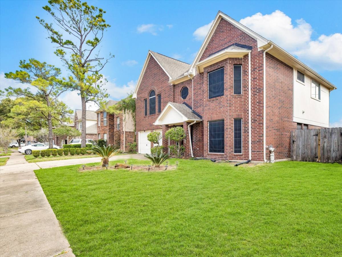 Apartment for rent at 16423 Ash Point Lane, Sugar Land, TX 77498