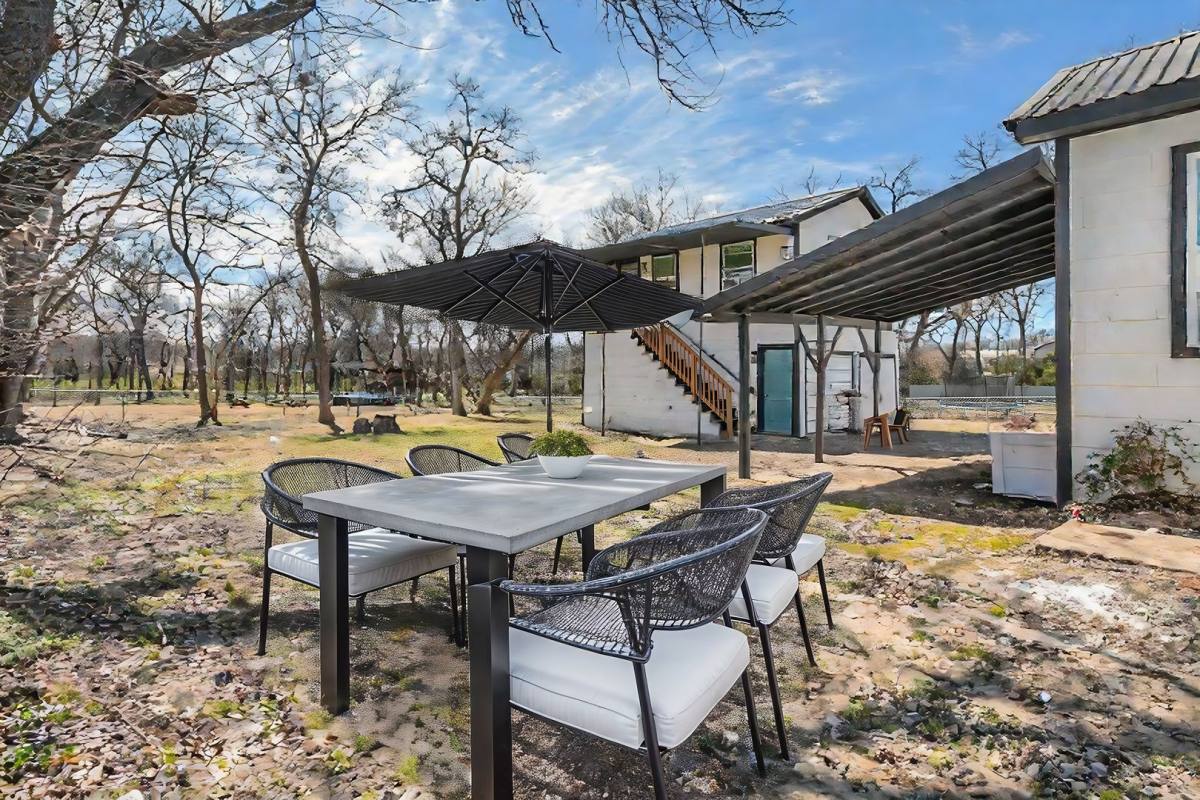Apartment for rent at 713 Sam Rayburn, Bonham, TX 75418