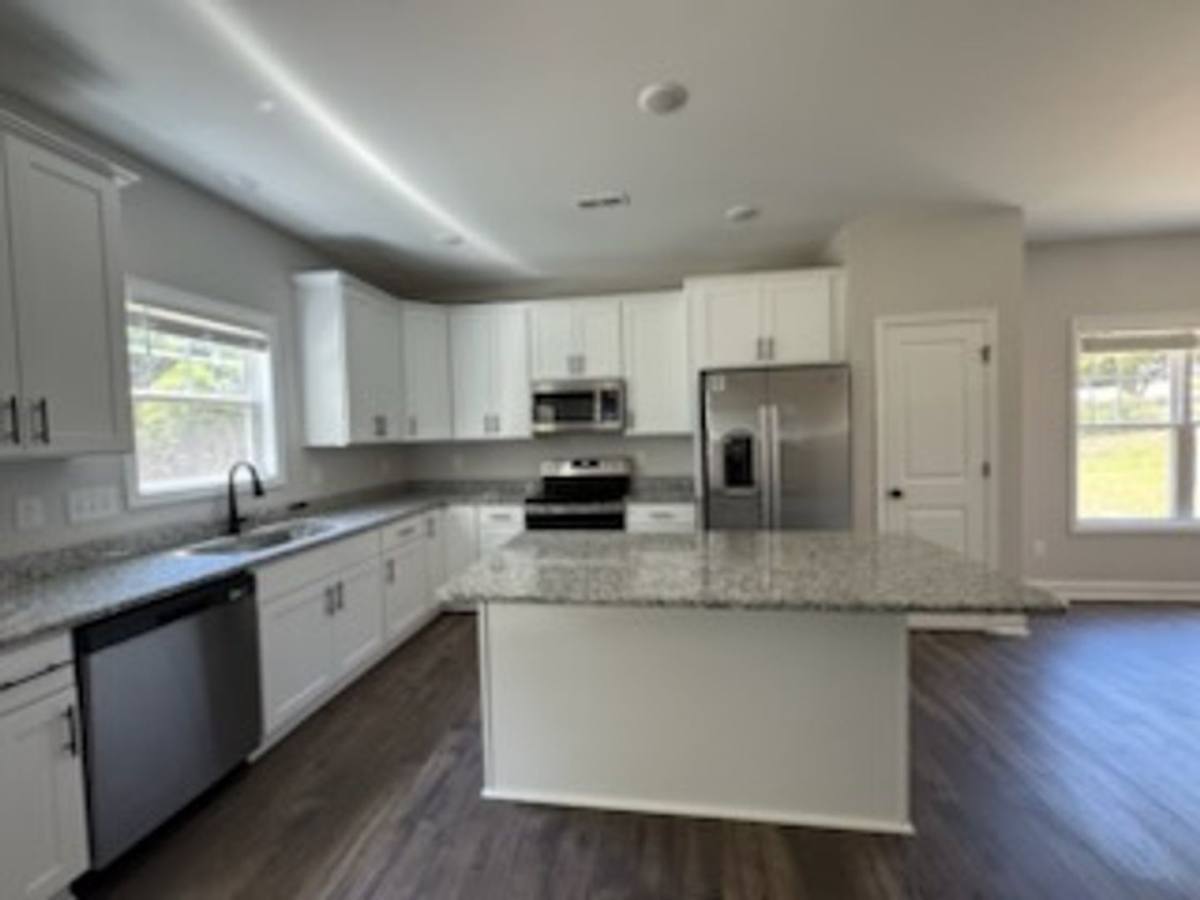 House for rent at 390 Summer Hill Rd, Fayetteville, NC 28303