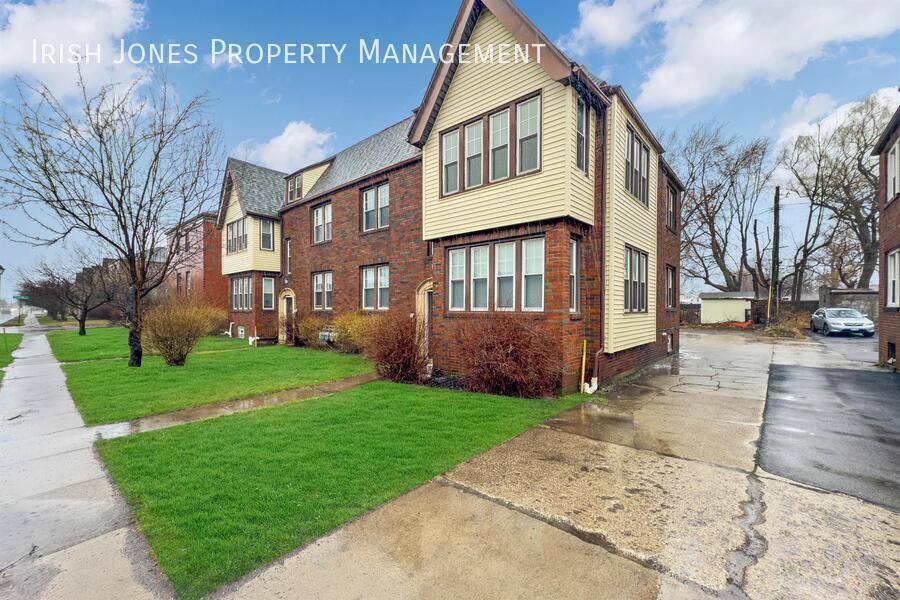 Apartment for rent at 627 Kenmore Ave, Buffalo, NY 14223
