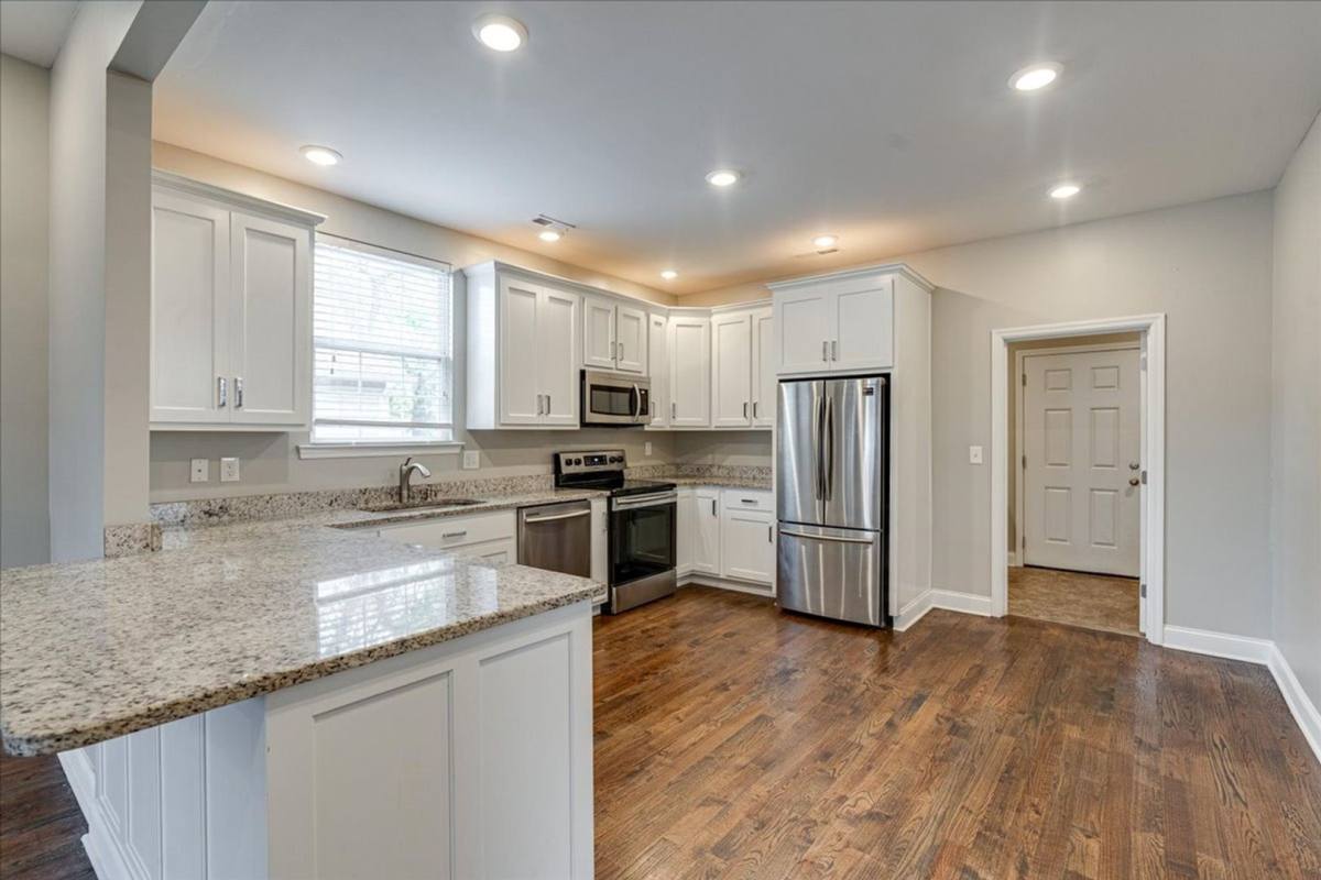 House for rent at 2425 Chamberlain Ave, Chattanooga, TN 37404