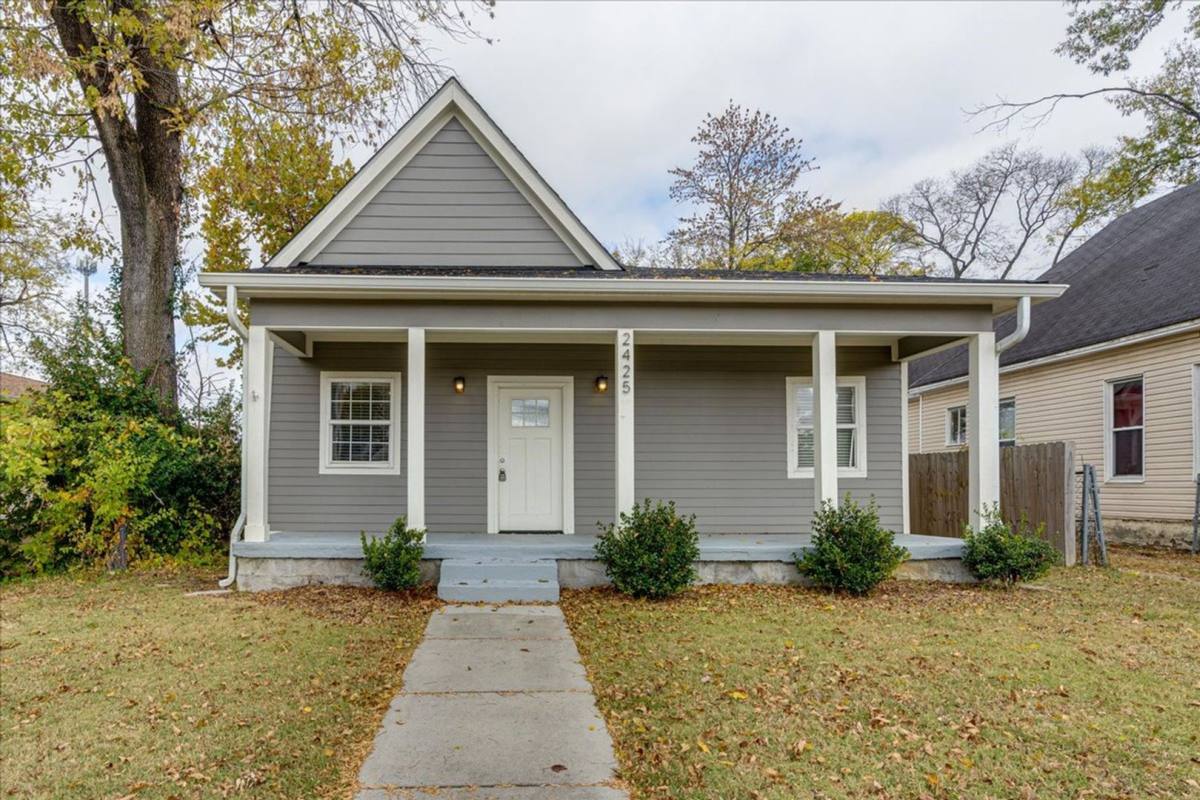 House for rent at 2425 Chamberlain Ave, Chattanooga, TN 37404