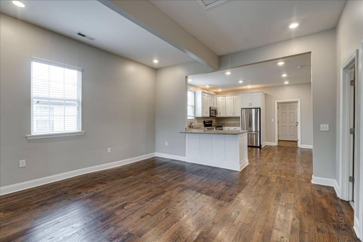 House for rent at 2425 Chamberlain Ave, Chattanooga, TN 37404