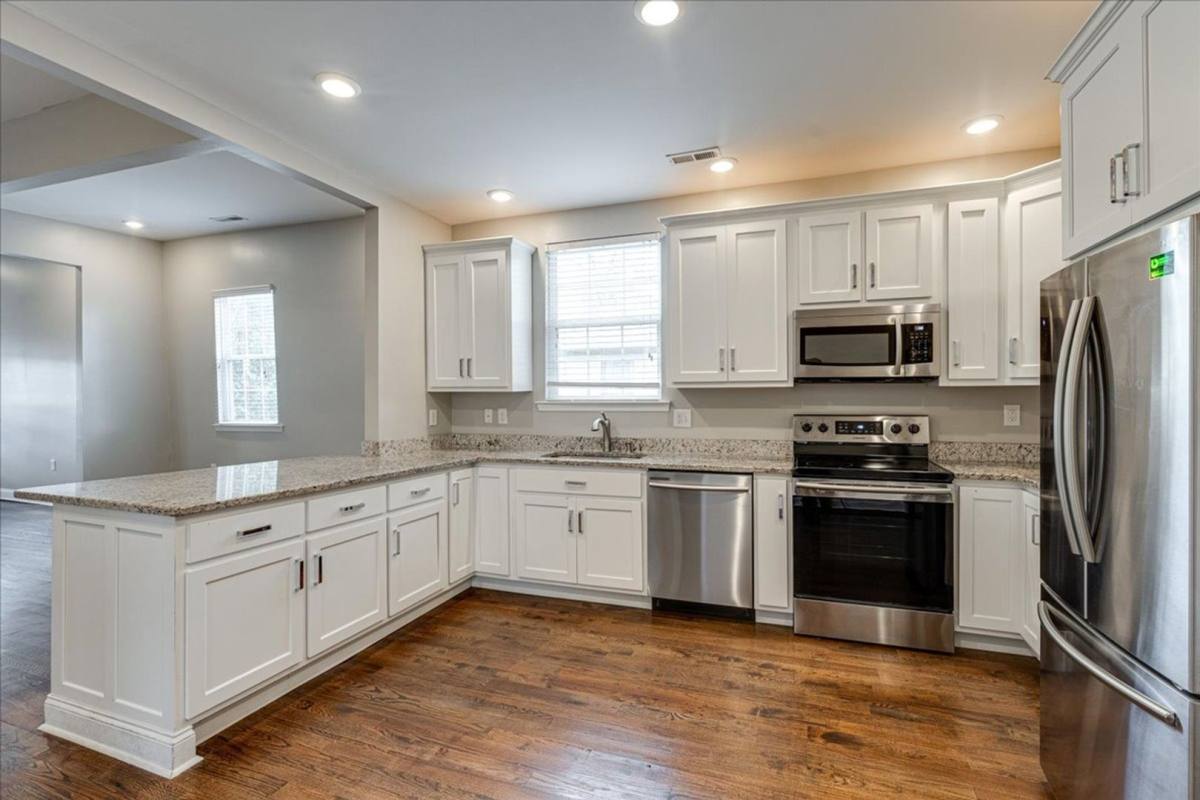 House for rent at 2425 Chamberlain Ave, Chattanooga, TN 37404