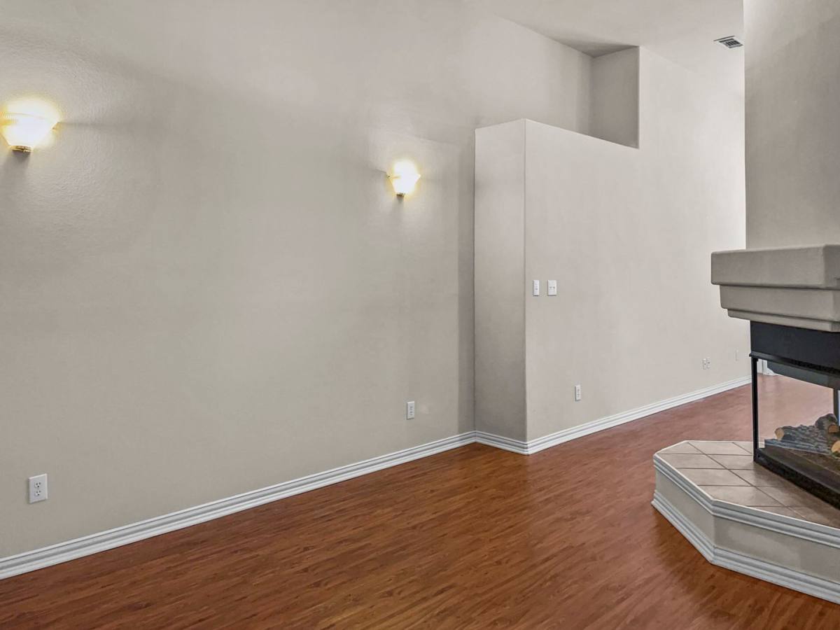 House for rent at 6220 Reddenson Dr, Fort Worth, TX 76132