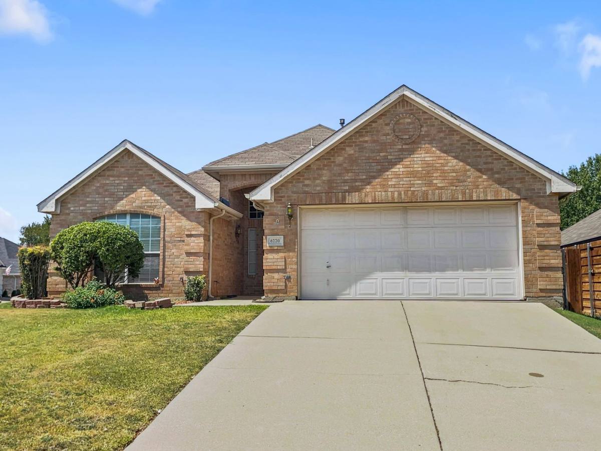 House for rent at 6220 Reddenson Dr, Fort Worth, TX 76132