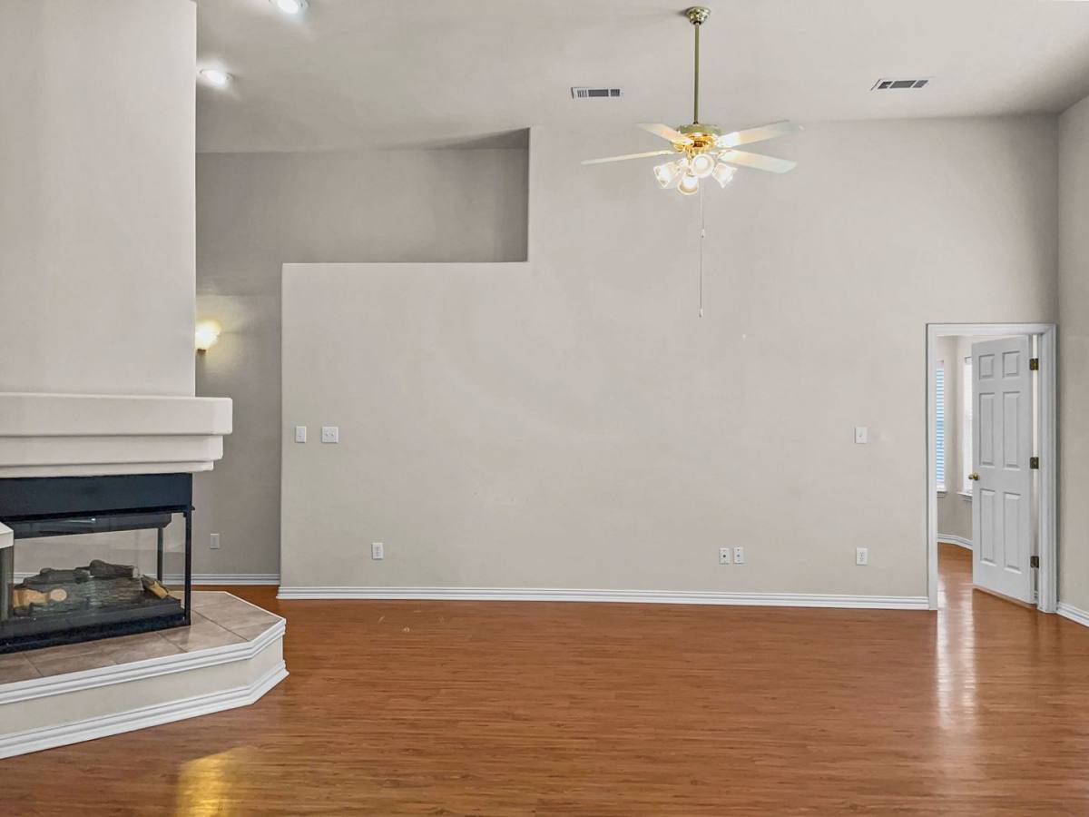 House for rent at 6220 Reddenson Dr, Fort Worth, TX 76132