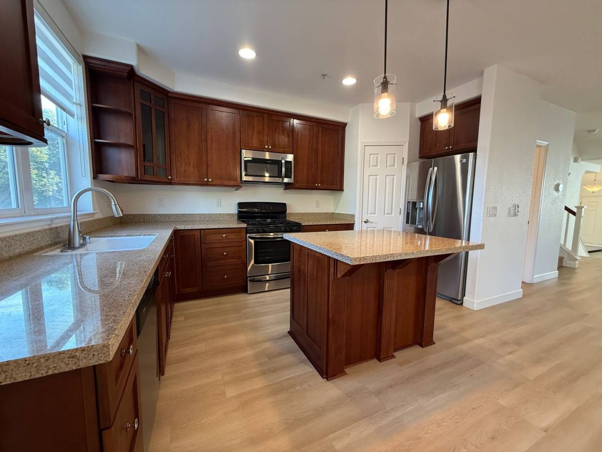 Townhouse for rent at 45 Esfahan Dr, San Jose, CA 95111