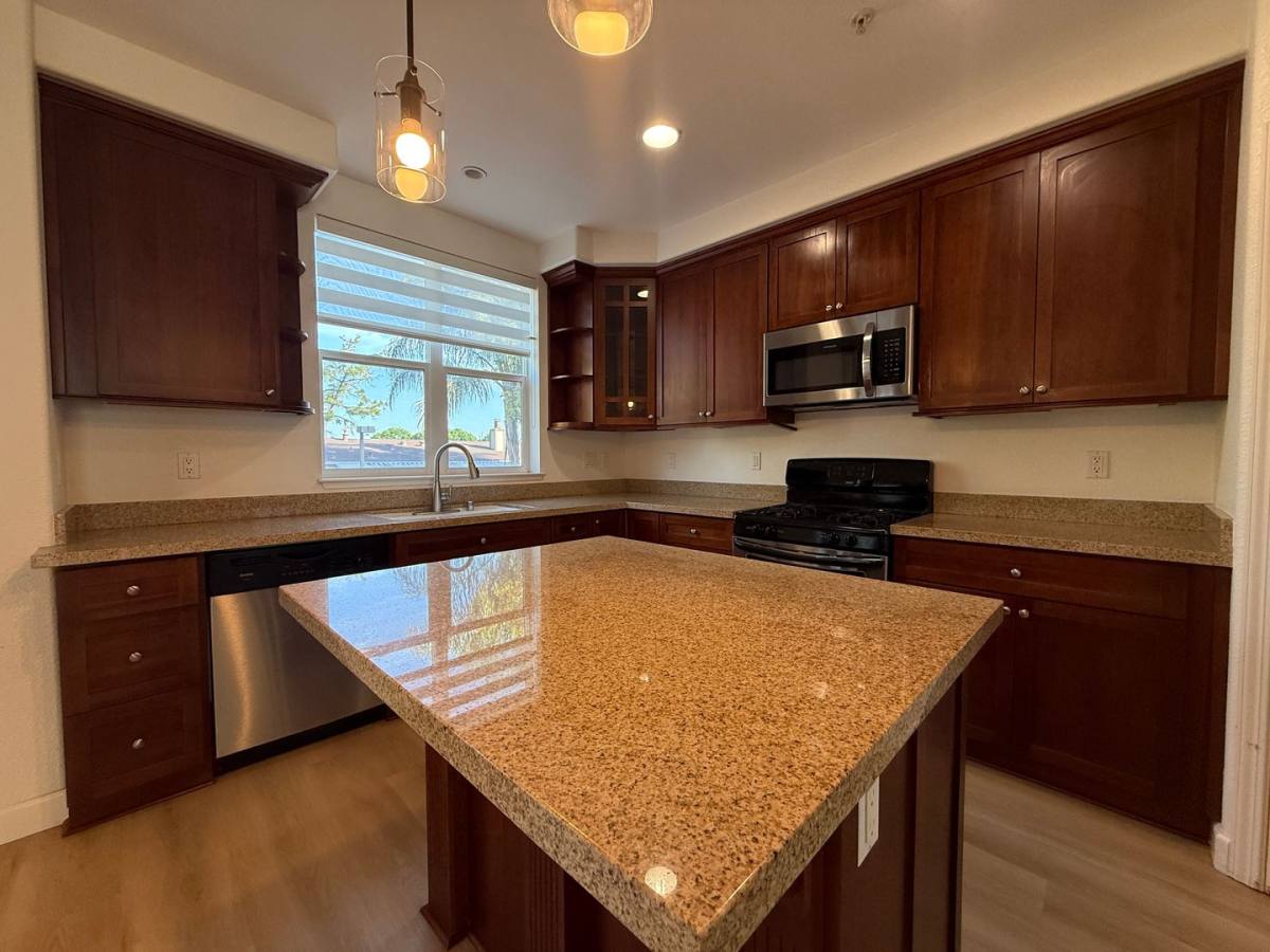 Townhouse for rent at 45 Esfahan Dr, San Jose, CA 95111