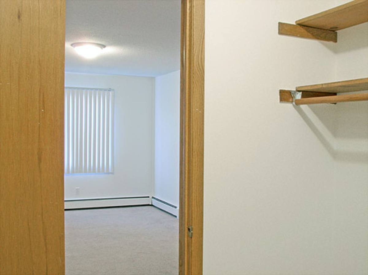 Apartment for rent at 10100 Minnetonka Blvd, Hopkins, MN 55305