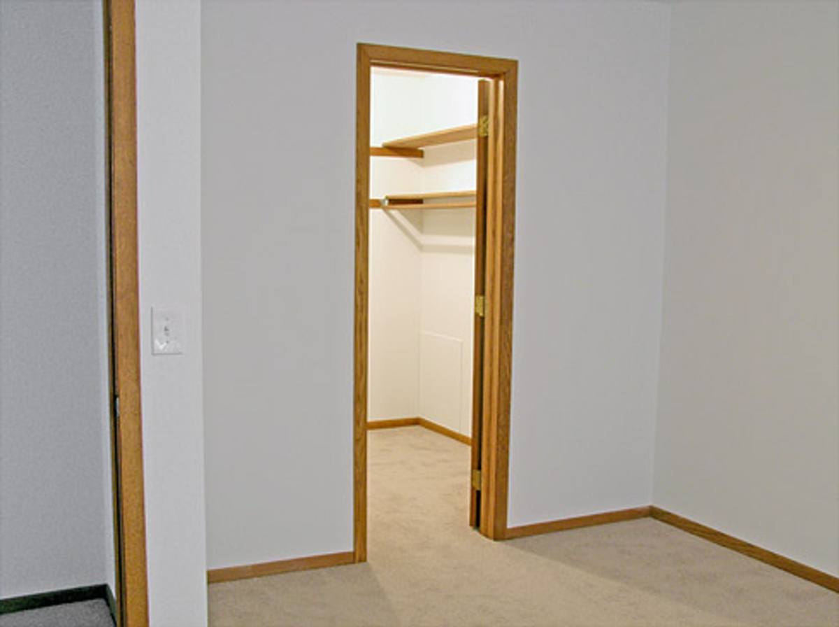 Apartment for rent at 10100 Minnetonka Blvd, Hopkins, MN 55305