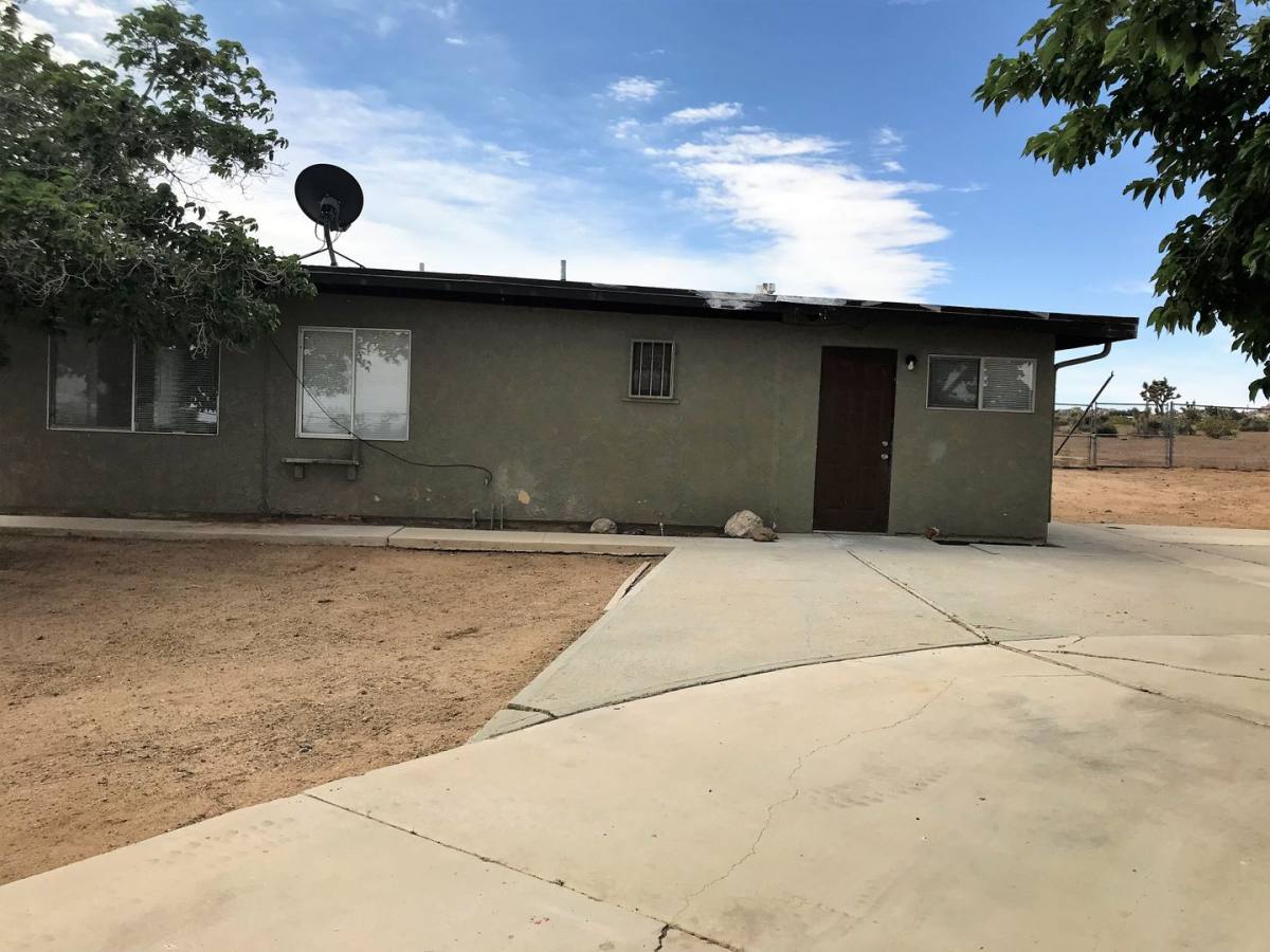 House for rent at 56677 Sunset Dr, Yucca Valley, CA 92284